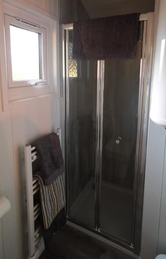 Forest Heath Shepherd'S Huts Ringwood Εξωτερικό φωτογραφία