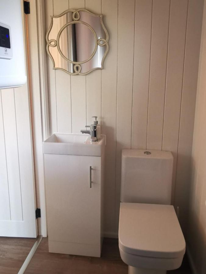Forest Heath Shepherd'S Huts Ringwood Εξωτερικό φωτογραφία