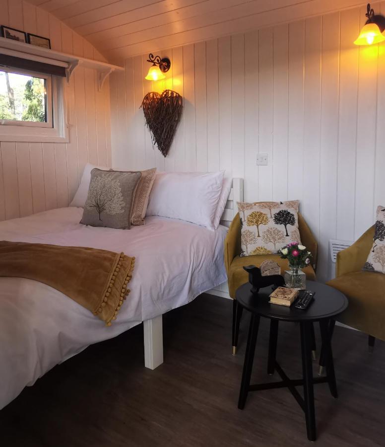 Forest Heath Shepherd'S Huts Ringwood Εξωτερικό φωτογραφία